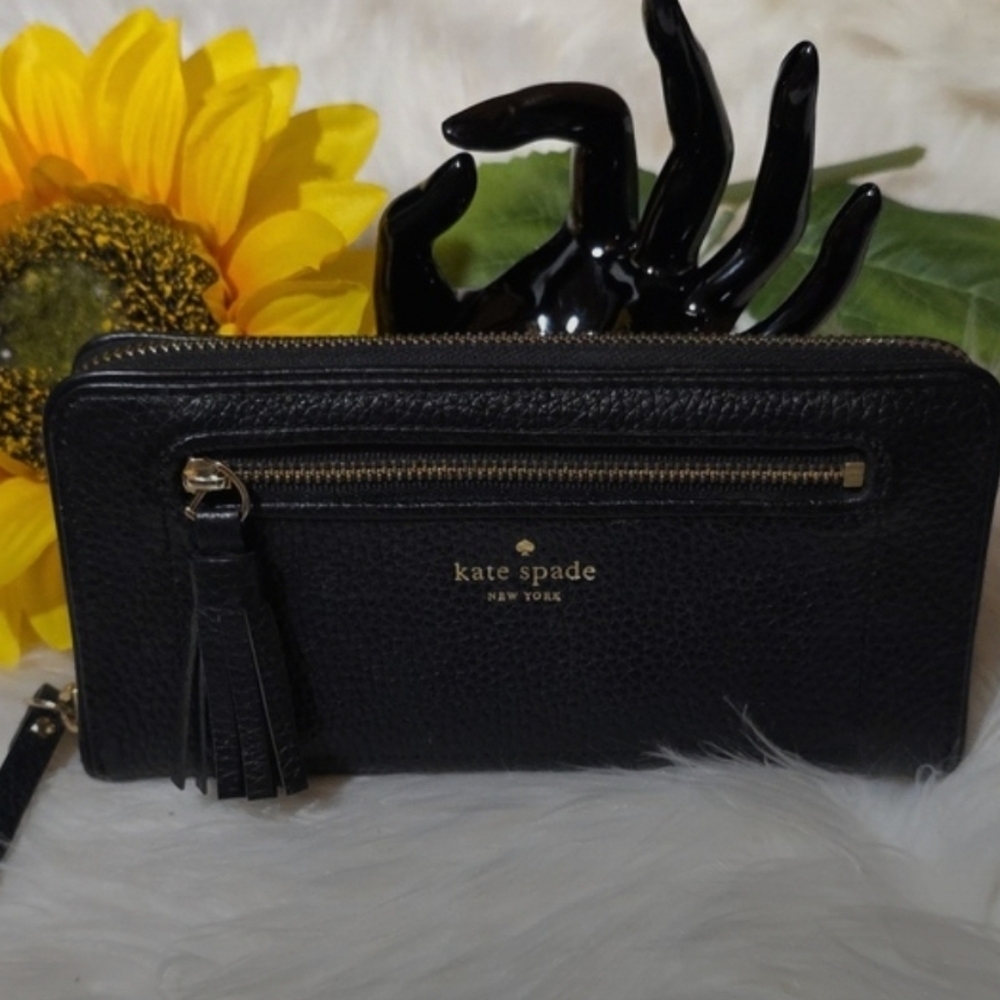 Kate Spade NWOT! Black Pebbled Leather Neda Wallet Retails $199